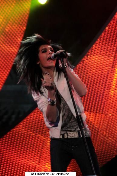 noul tatoo a lu bill! - mai am din acet concert dar nu i se vede tatoo - Bill